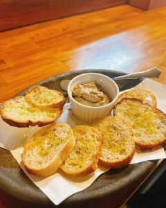 鶏のレバーペーストとパン
