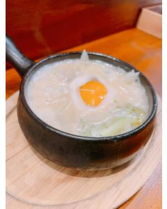 ハモと半熟卵のアヒージョ